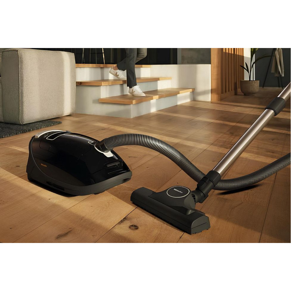 Пылесос Miele Complete C3 Black Diamond Ecoline SGSP3 черный
