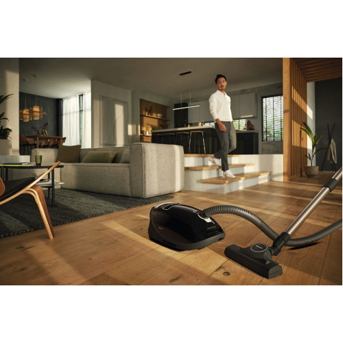Пылесос Miele Complete C3 Black Diamond Ecoline SGSP3 черный